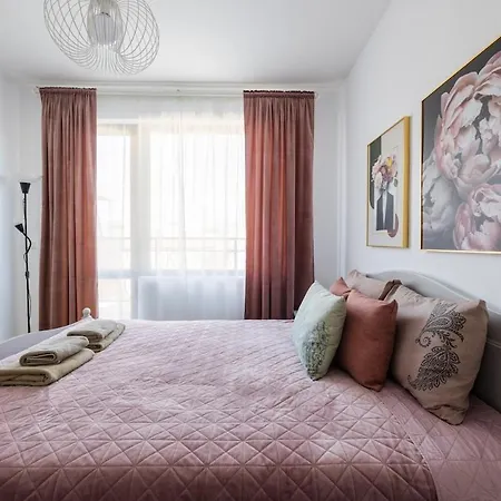 Chic Downtown Flat * 바르나