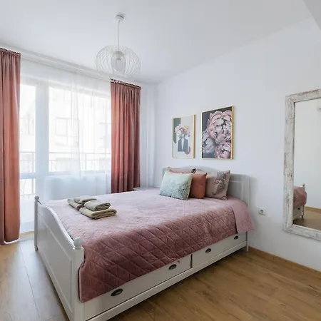 Chic Downtown Flat 바르나