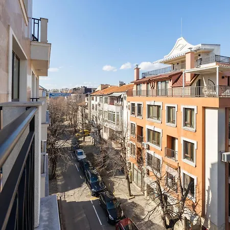 Chic Downtown Flat * فارنا