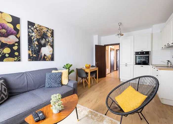 Апартамент Chic Downtown Flat *