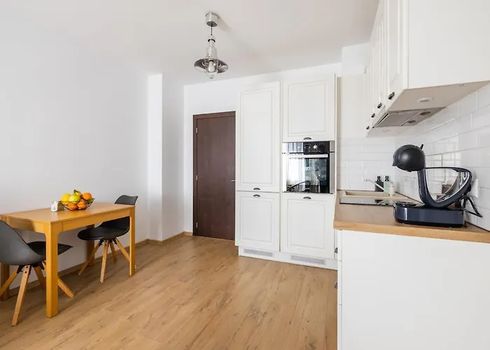 Апартамент Chic Downtown Flat *